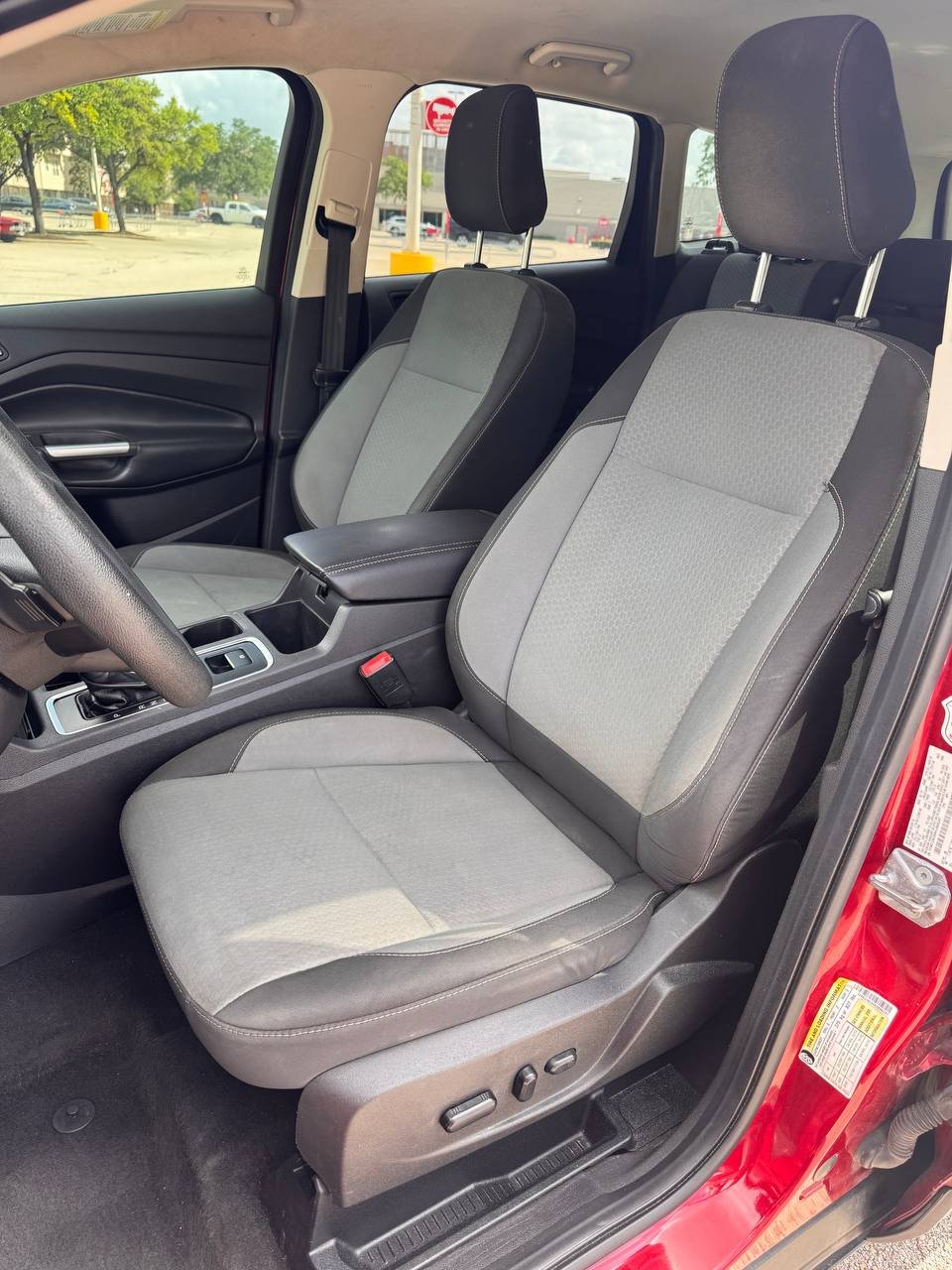 
								Ford Escape SE 2019 full									