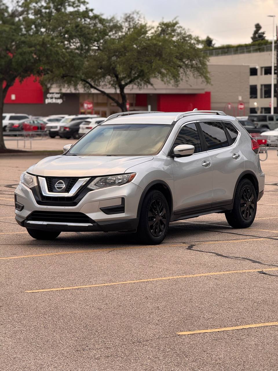 
								Nissan Rogue S FWD 2017 full									