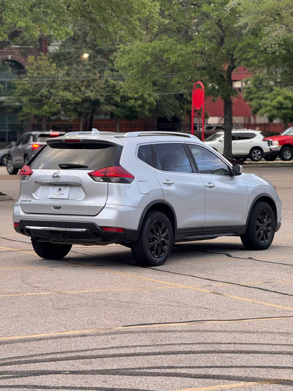 
								Nissan Rogue S FWD 2017 full									