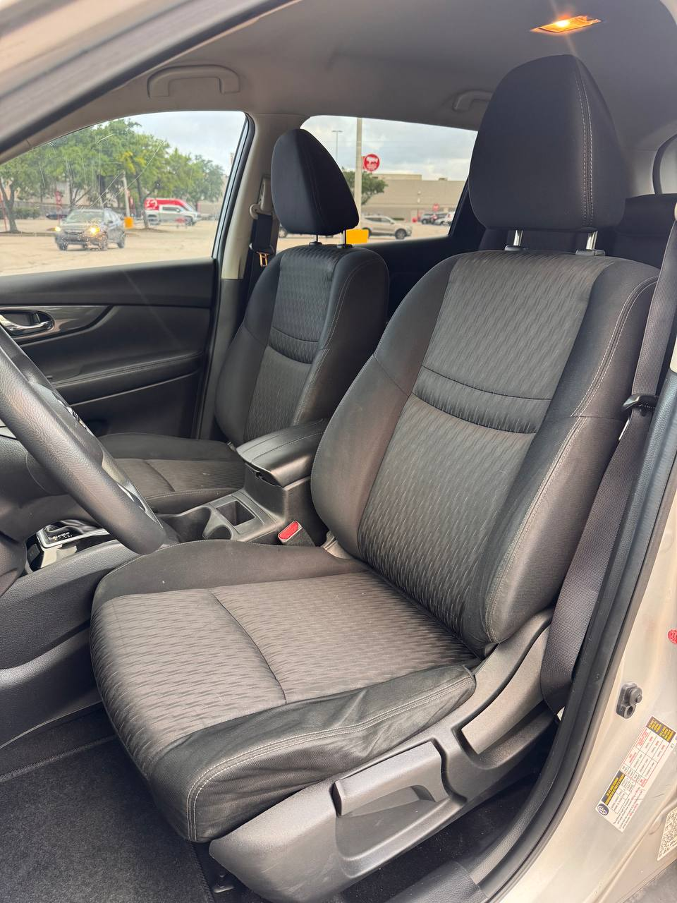 
								Nissan Rogue S FWD 2017 full									