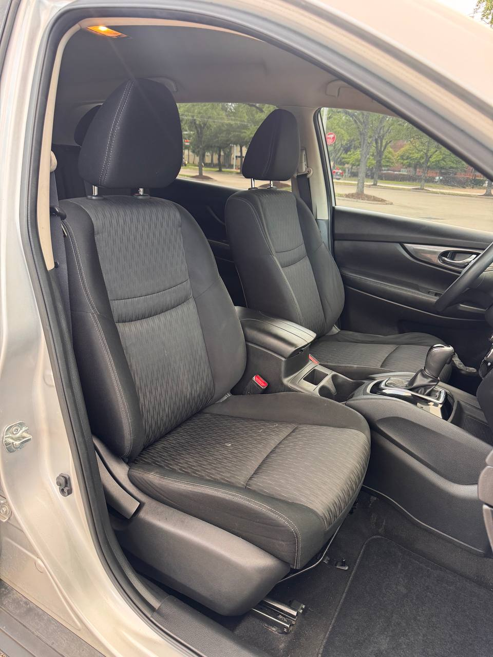 
								Nissan Rogue S FWD 2017 full									