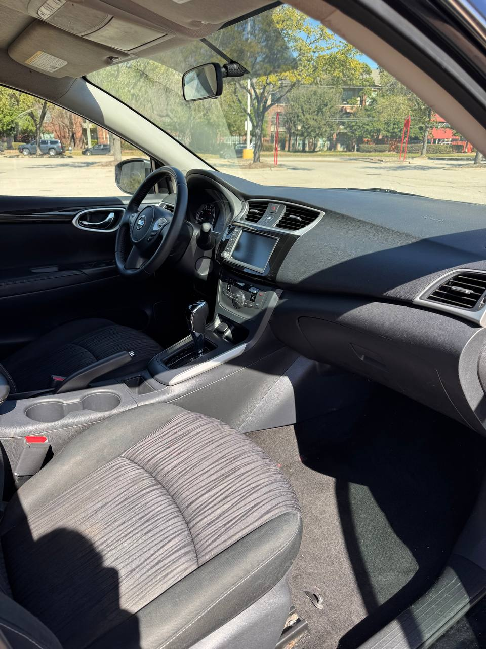 
								Nissan Sentra SV FWD 2019 full									
