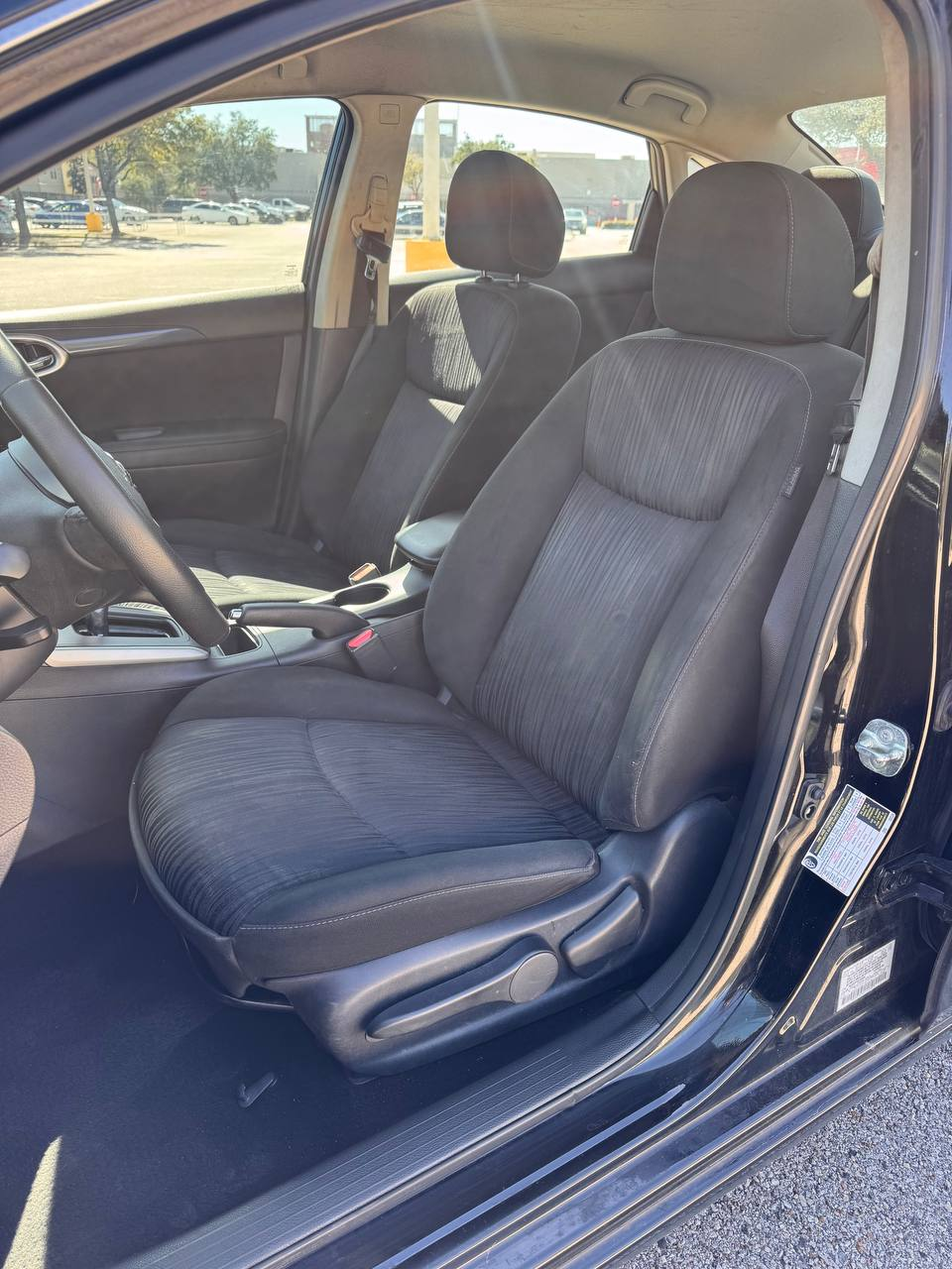 
								Nissan Sentra SV FWD 2019 full									