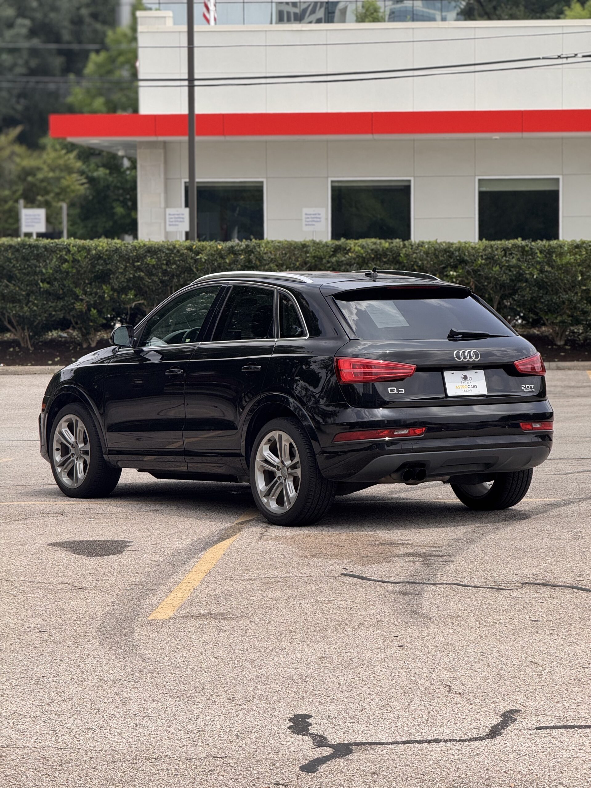 
								Audi Q3 full									
