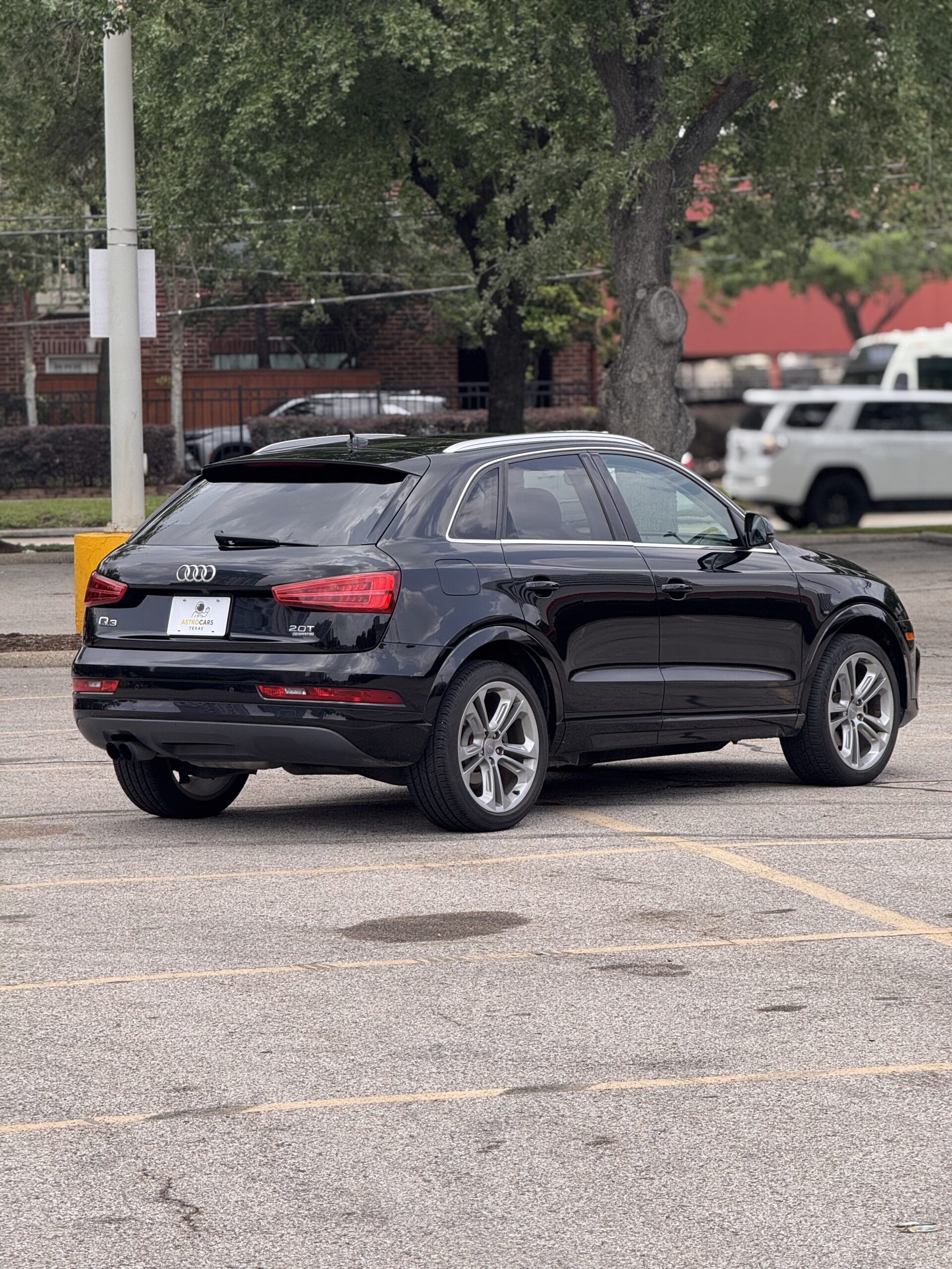 
								Audi Q3 full									
