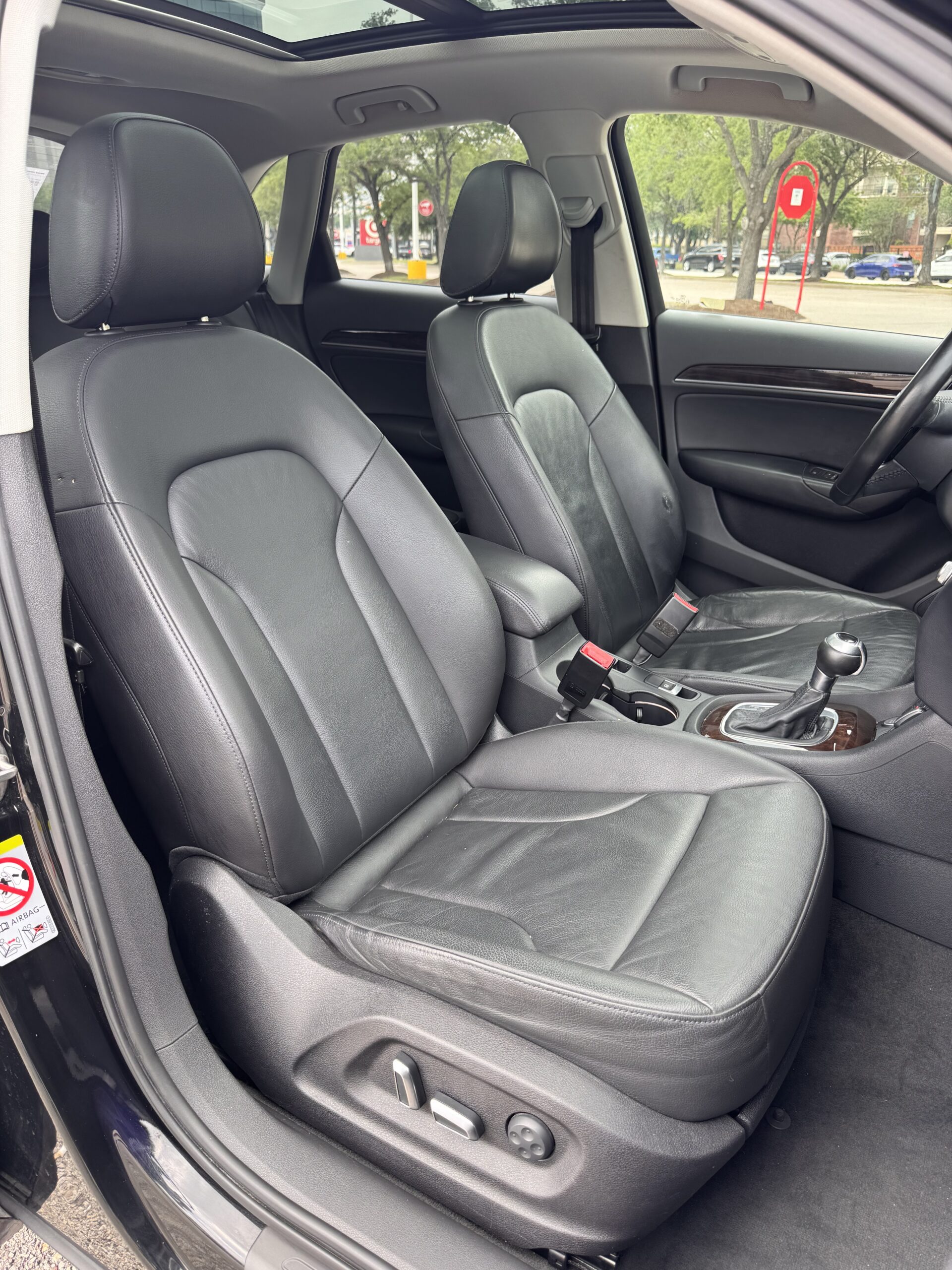 
								Audi Q3 full									