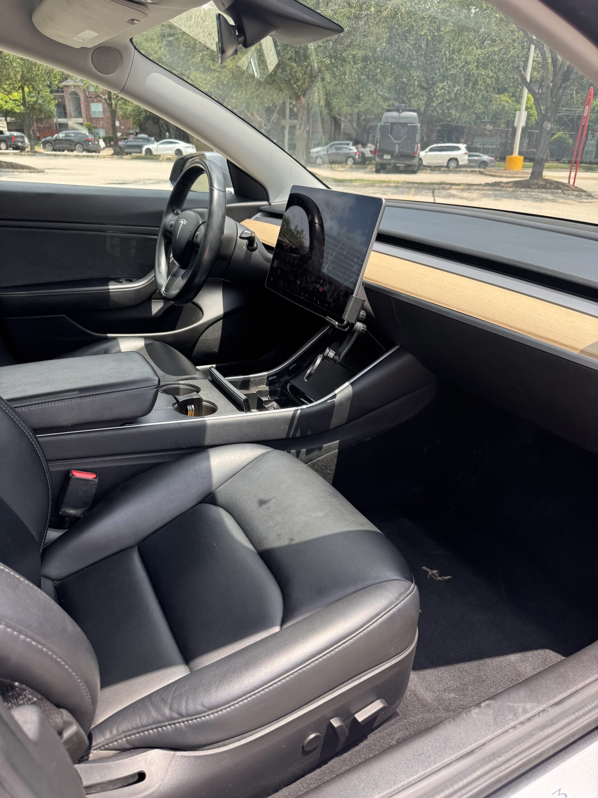 
								Tesla Model 3 Long Range full									